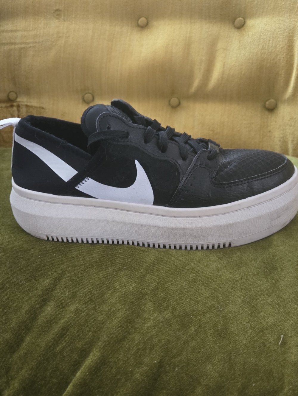 Nike Black & White Platform Low-Top Air Force Ones Sneakers Womens 8